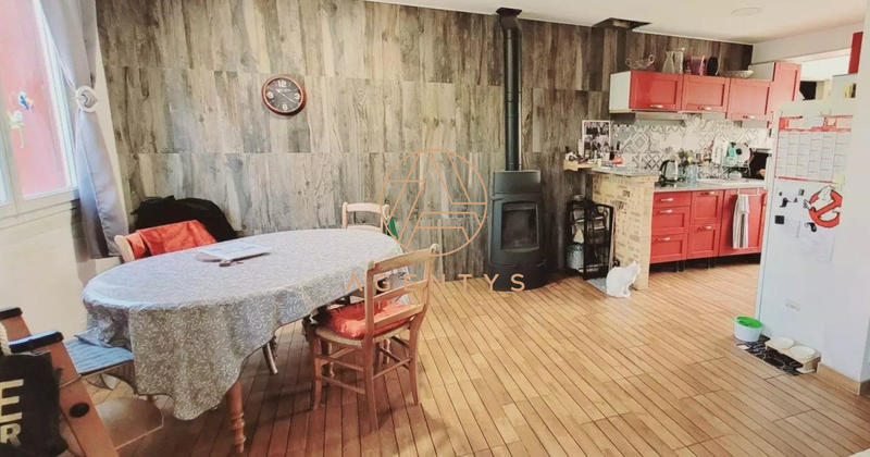 Maison traditionnelle - 95 m² - 5 pièces