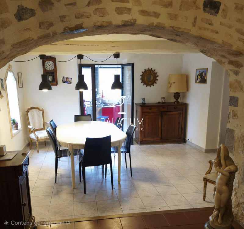 Maison - 260 m² - 10 pièces