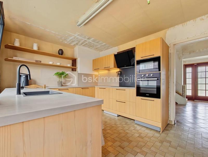 Maison traditionnelle - 180 m² - 8 pièces