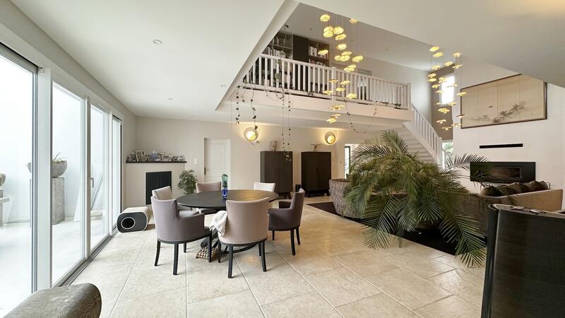 Maison - 463 m² - 12 pièces