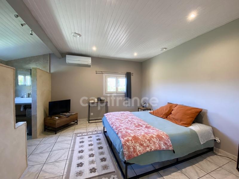 Propriété - 240 m² - 10 pièces