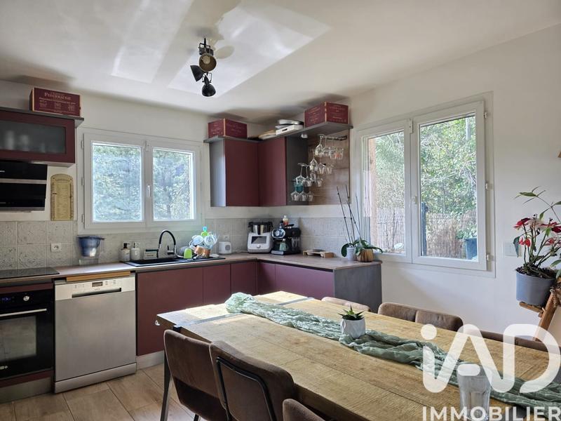 Maison - 99 m² - 5 pièces