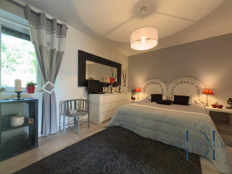 Maison - 260 m² - 7 pièces