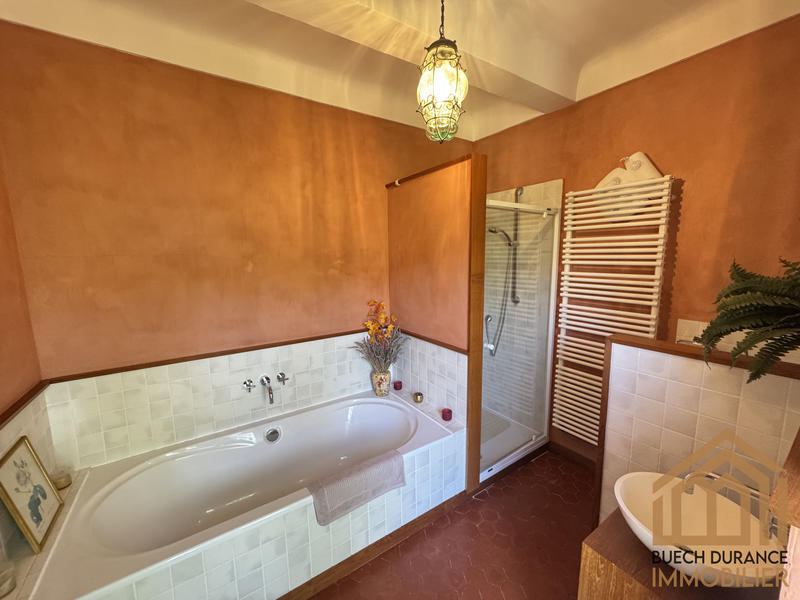 Maison - 245 m² - 12 pièces