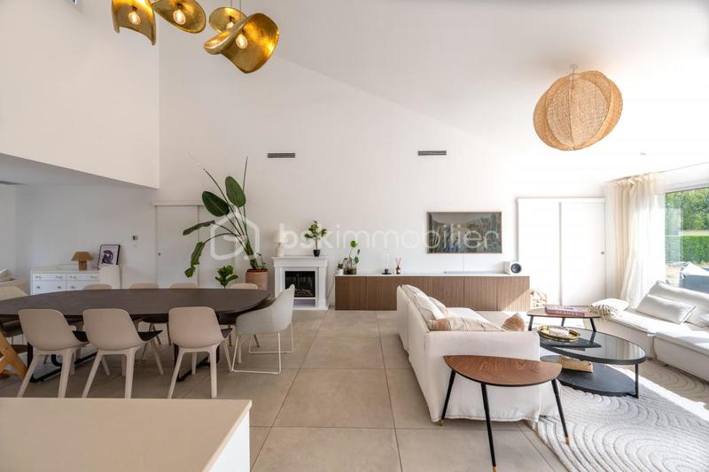 Maison - 196 m² - 7 pièces