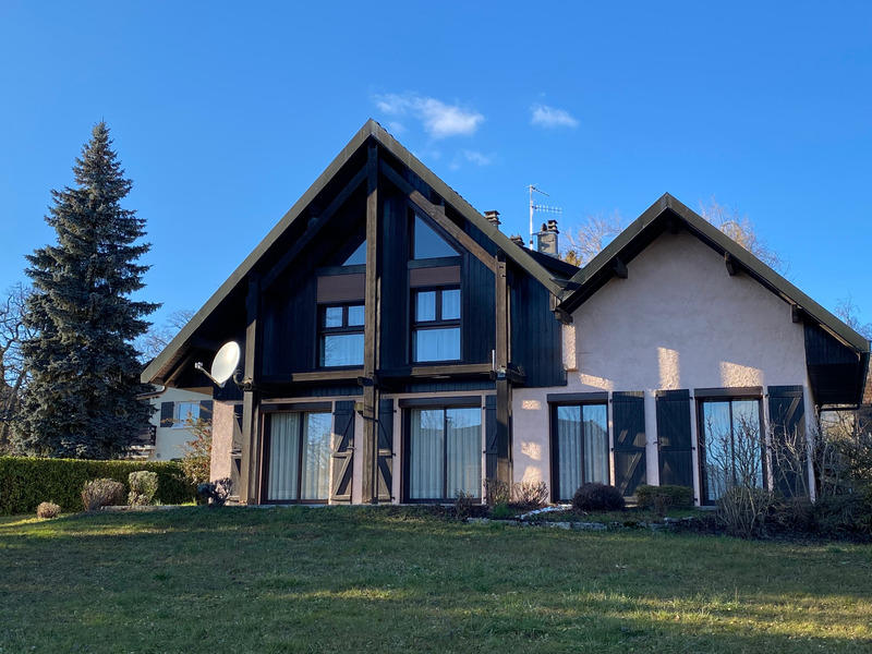 Maison - 243 m² - 9 pièces