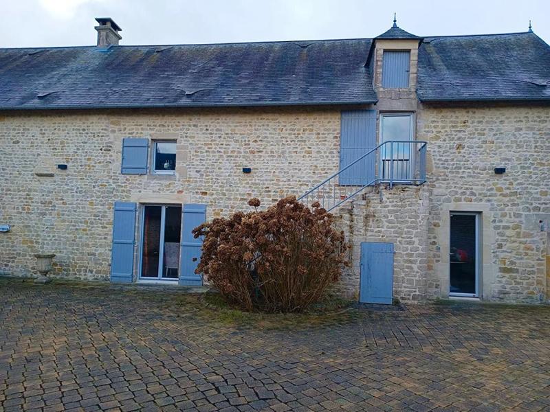 Maison - 220 m² - 8 pièces