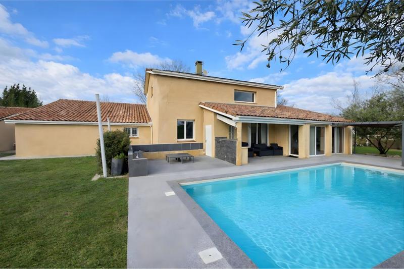 Villa - 208 m² - 208 pièces