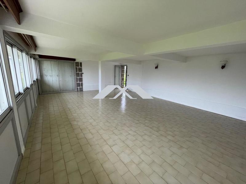 Maison traditionnelle - 251 m² - 7 pièces