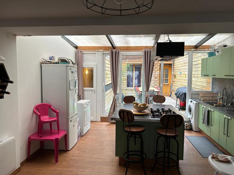 Maison - 300 m² - 3 pièces