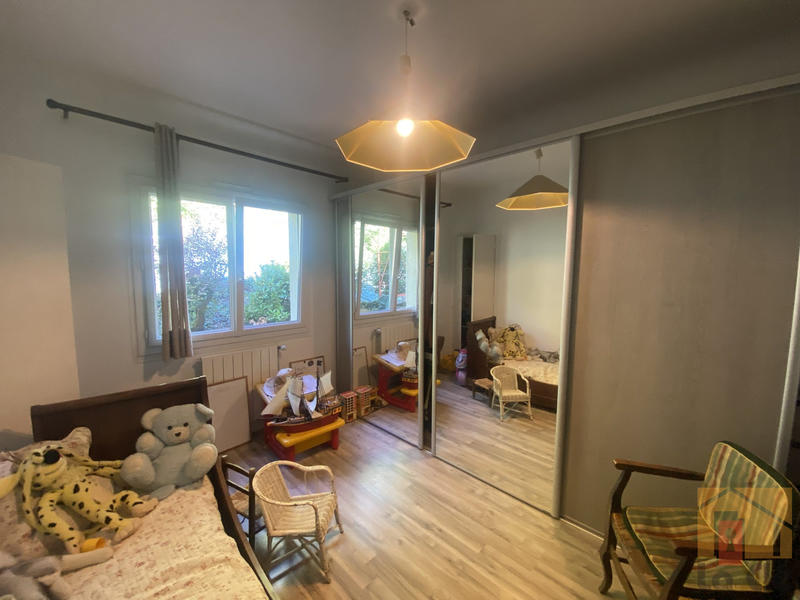 Maison - 270 m² - 9 pièces