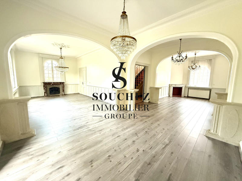 Maison - 352 m² - 10 pièces