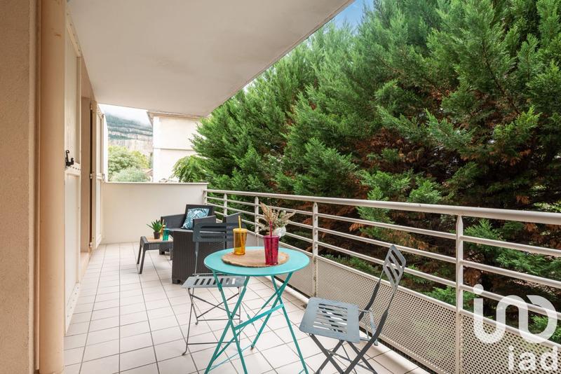 Appartement - 80 m² - 4 pièces