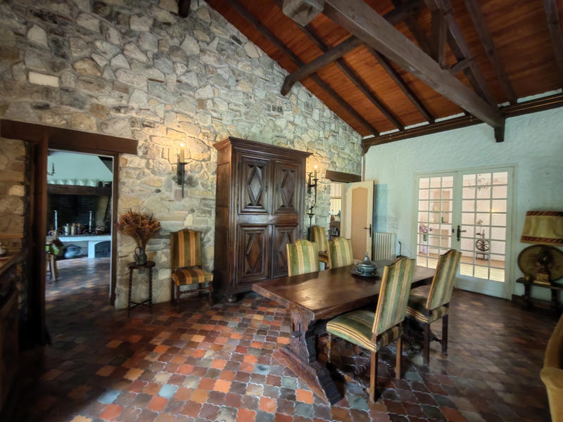 Maison - 258 m² - 8 pièces