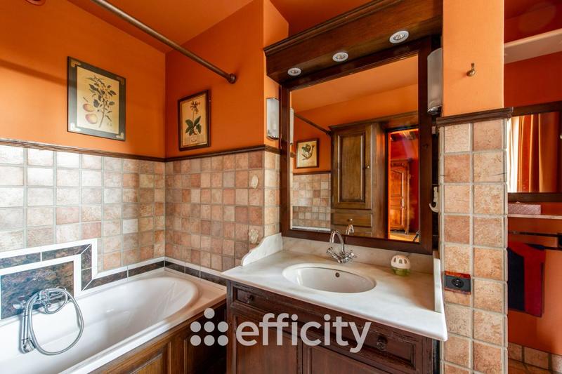 Maison - 300 m² - 7 pièces