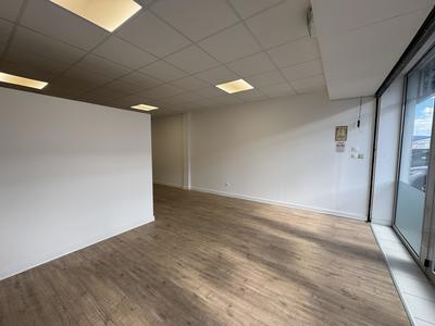 Local commercial - 100 m² - 3 pièces