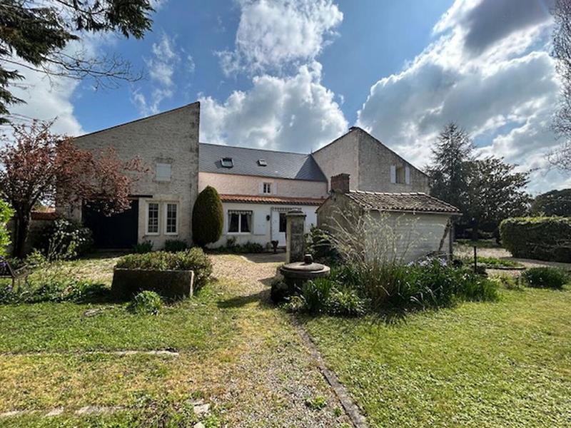 Maison - 277 m² - 11 pièces