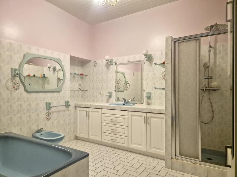 Maison - 195 m² - 6 pièces