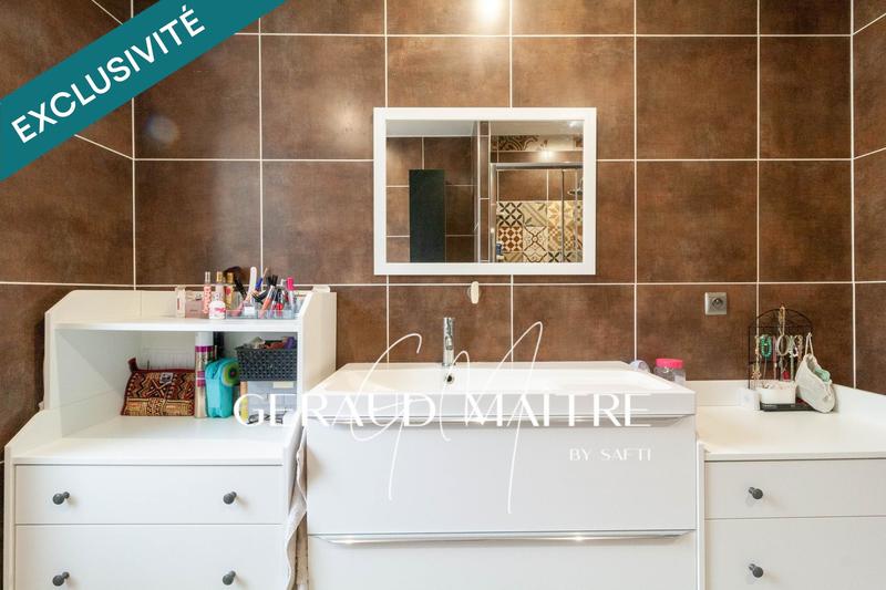 Maison - 242 m² - 10 pièces