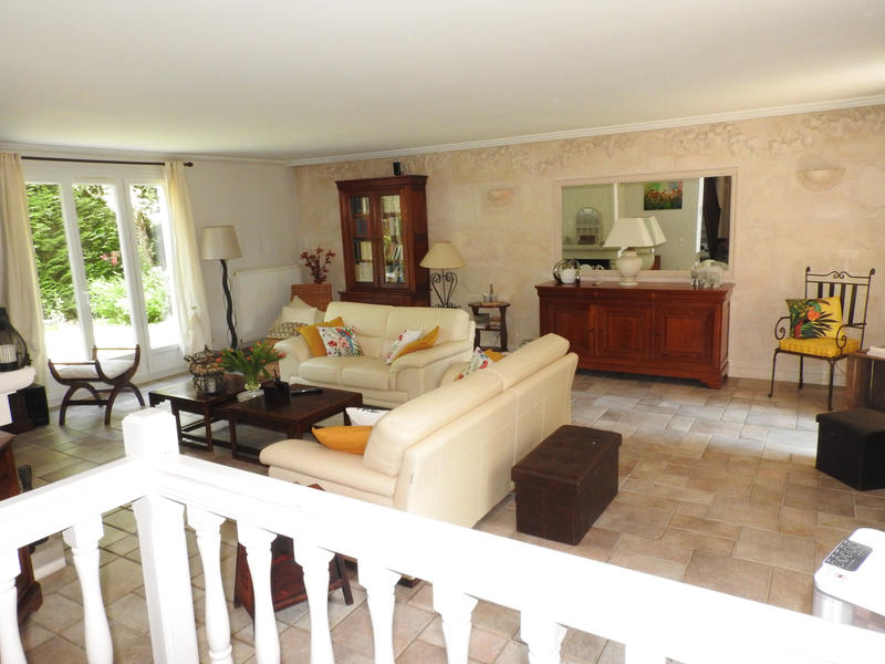 Maison - 202 m² - 8 pièces