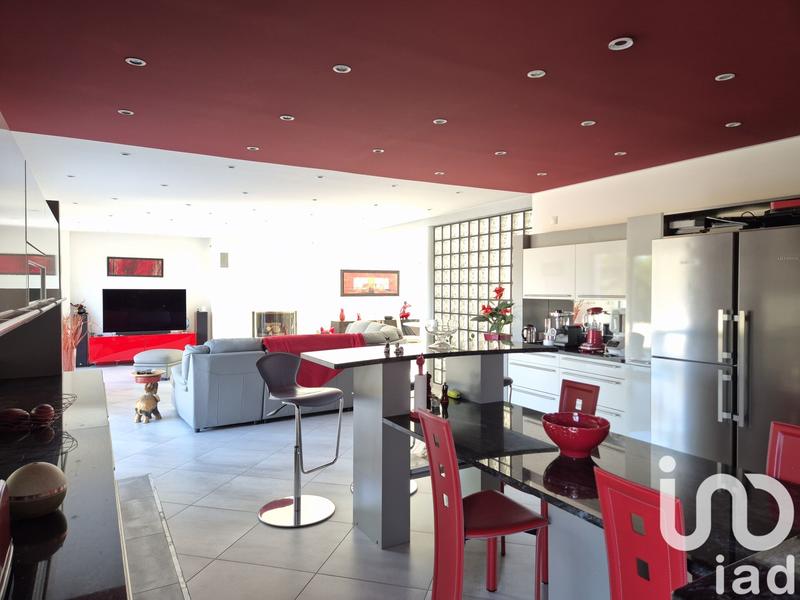 Maison - 300 m² - 8 pièces