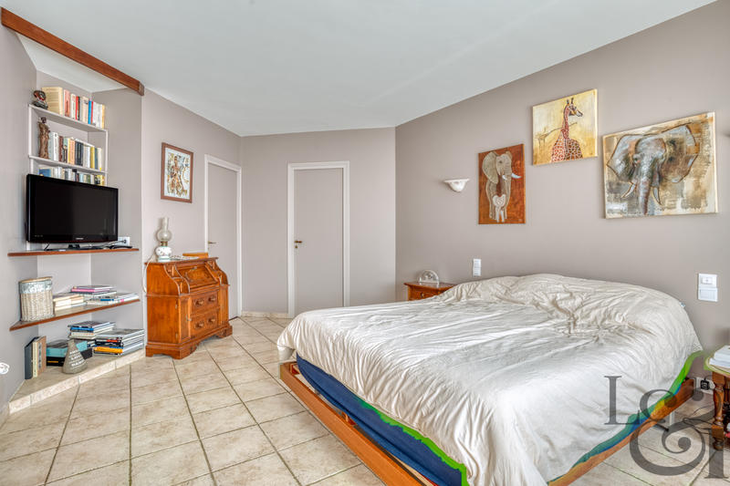 Maison - 220 m² - 9 pièces