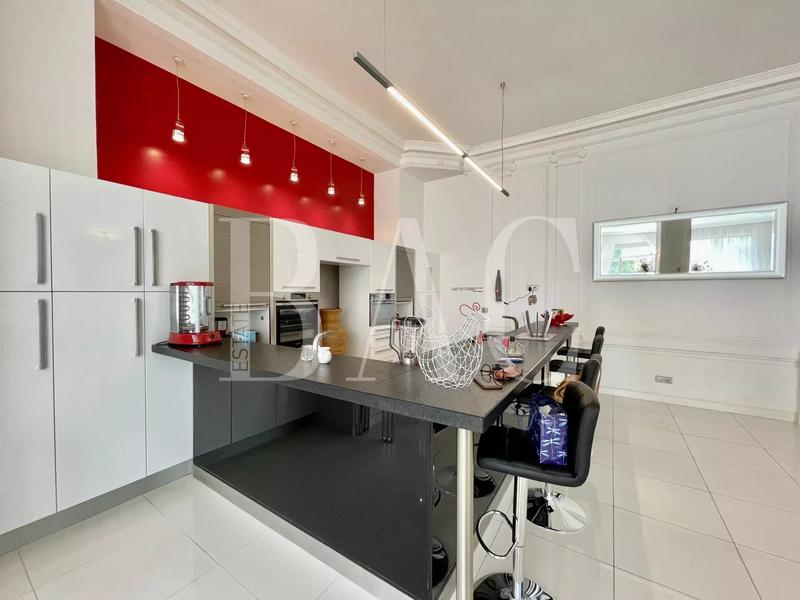 Appartement - 230 m² - 6 pièces