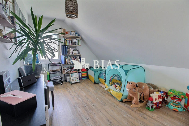 Maison - 99 m² - 5 pièces