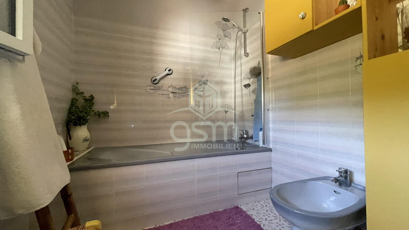 Maison traditionnelle - 195 m² - 7 pièces