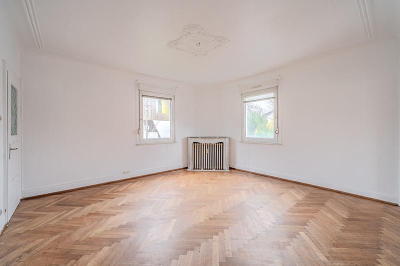 Maison - 393 m² - 15 pièces