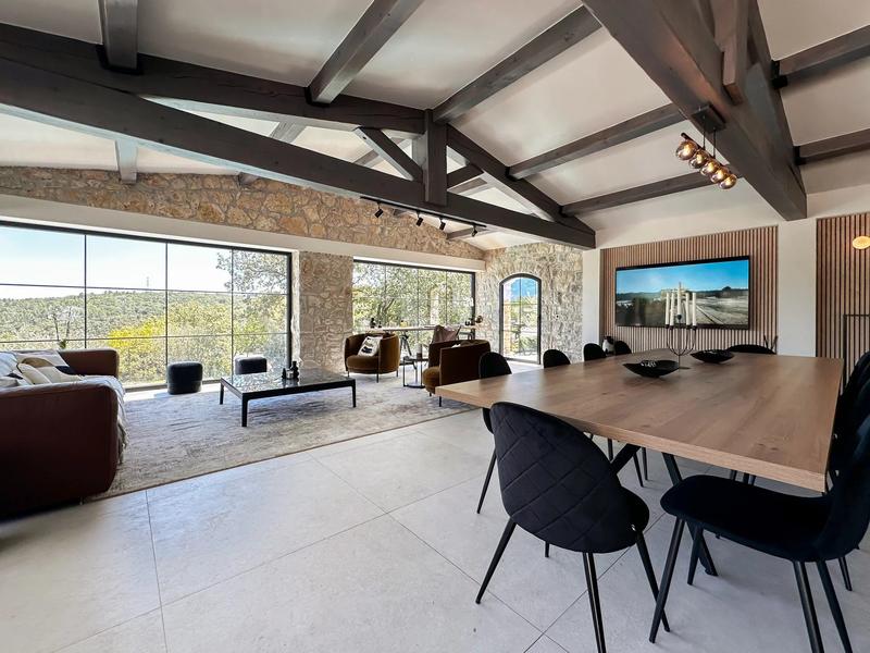 Maison - 300 m² - 7 pièces