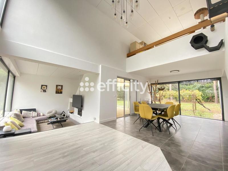 Villa - 233 m² - 8 pièces