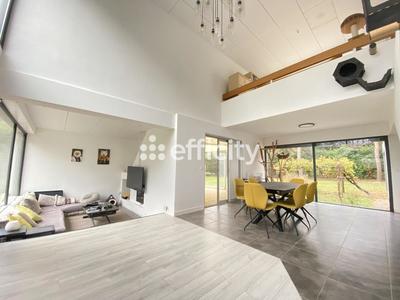 Villa - 233 m² - 8 pièces