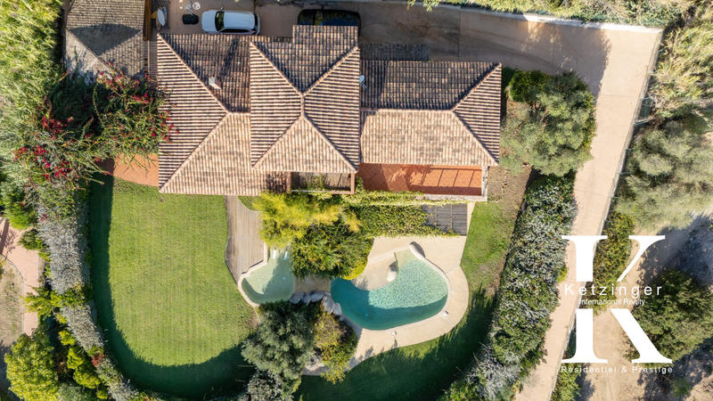 Villa - 256 m² - 6 pièces