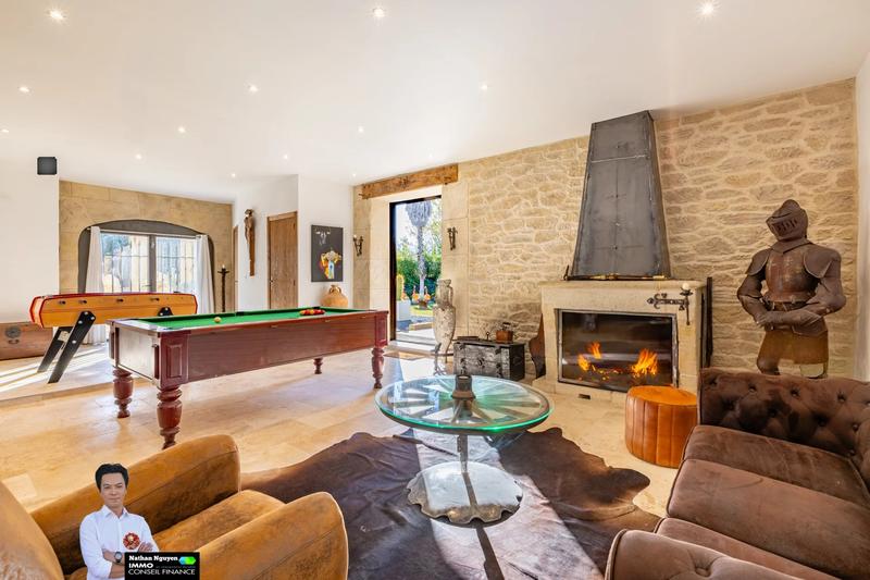 Mas - 303 m² - 9 pièces