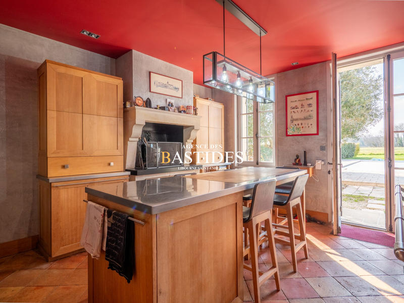 Maison - 310 m² - 8 pièces