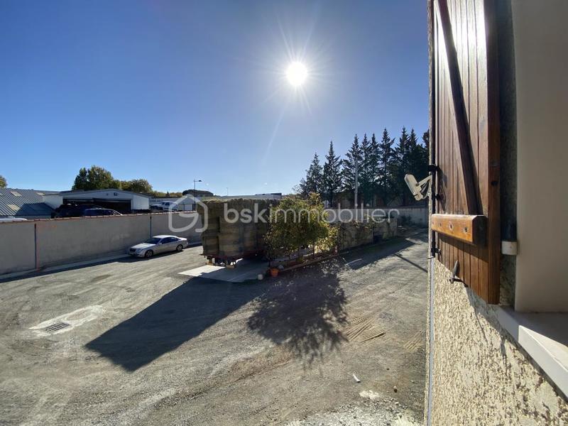 Entrepôt - 158 m² - 8 pièces