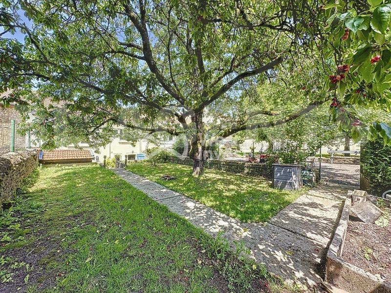 Maison - 284 m² - 13 pièces