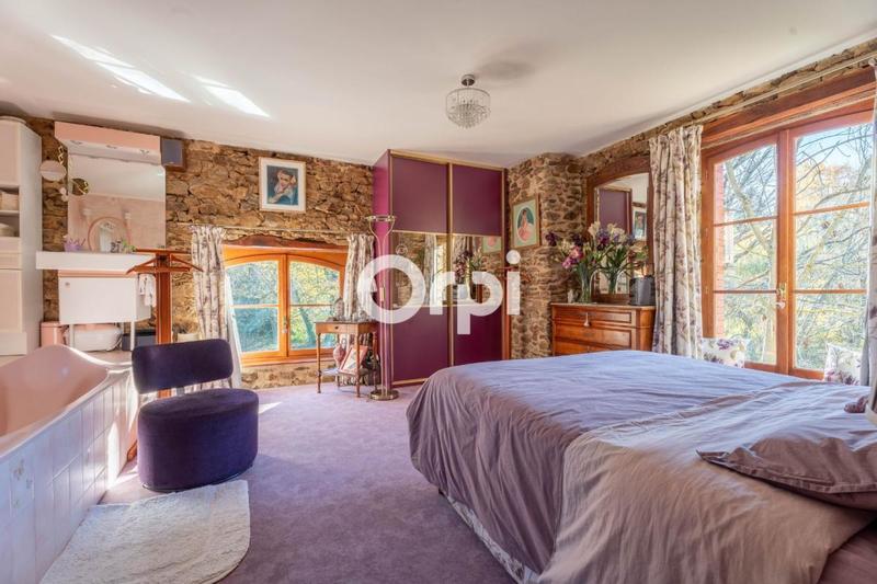 Propriété - 237 m² - 8 pièces