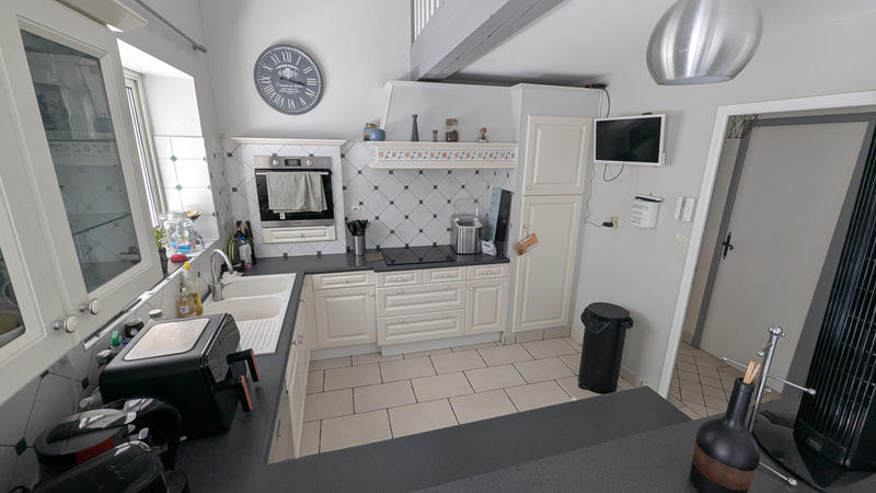 Maison - 305 m² - 13 pièces