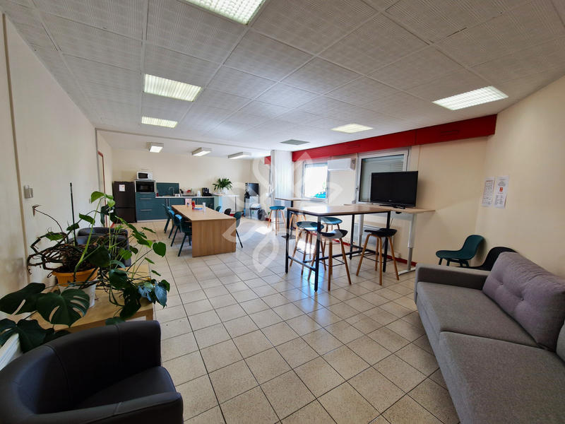 Bureau - 250 m² - 7 pièces