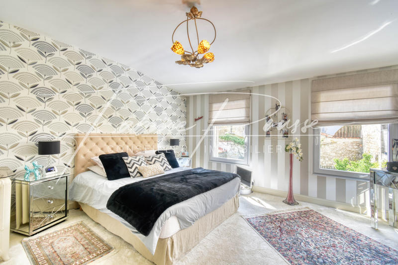 Maison - 203 m² - 7 pièces