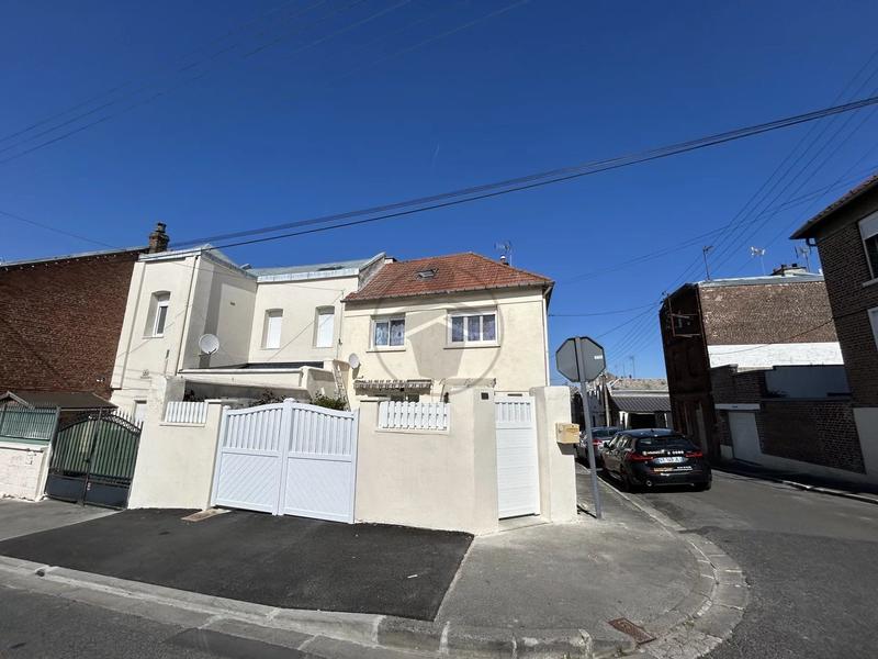 Maison - 90 m² - 5 pièces