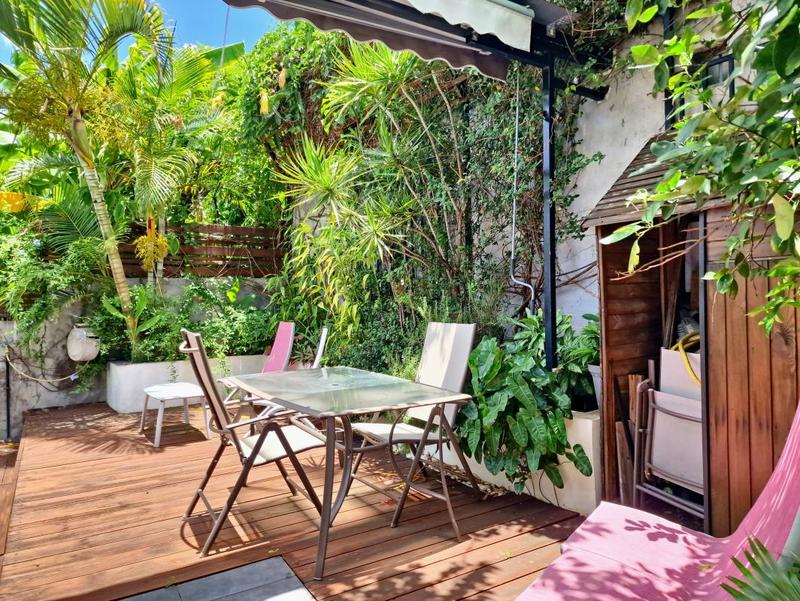 Villa - 371 m² - 6 pièces