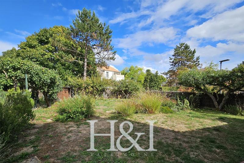 Propriété - 104 m² - 6 pièces