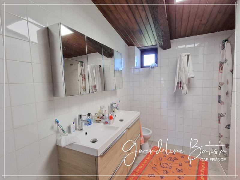 Propriété - 300 m² - 12 pièces