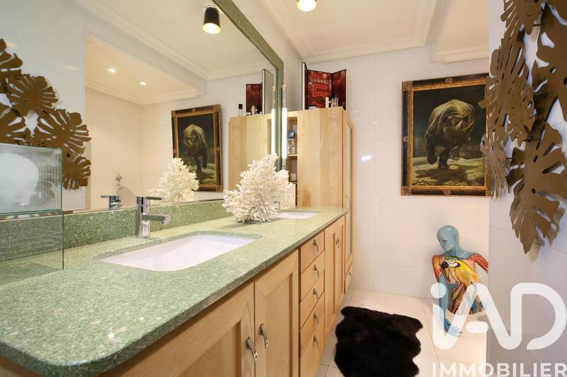 Maison de ville - 296 m² - 7 pièces