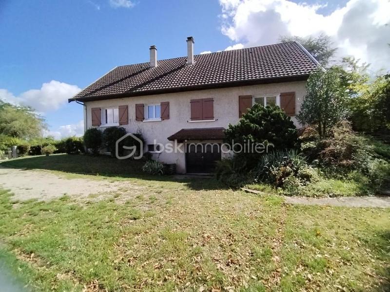 Maison traditionnelle - 222 m² - 9 pièces