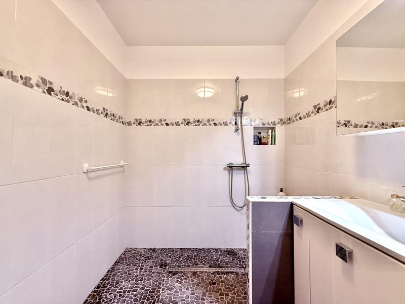 Maison - 231 m² - 11 pièces