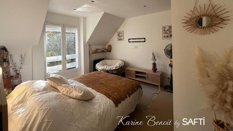 Maison - 237 m² - 8 pièces